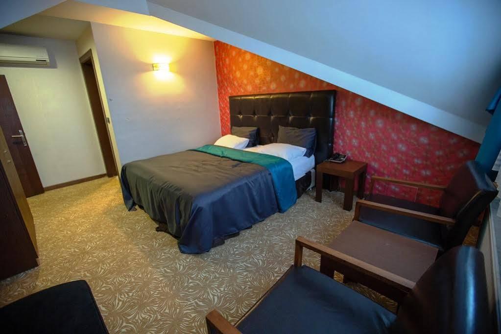 Highway Otel Elmalık Εξωτερικό φωτογραφία