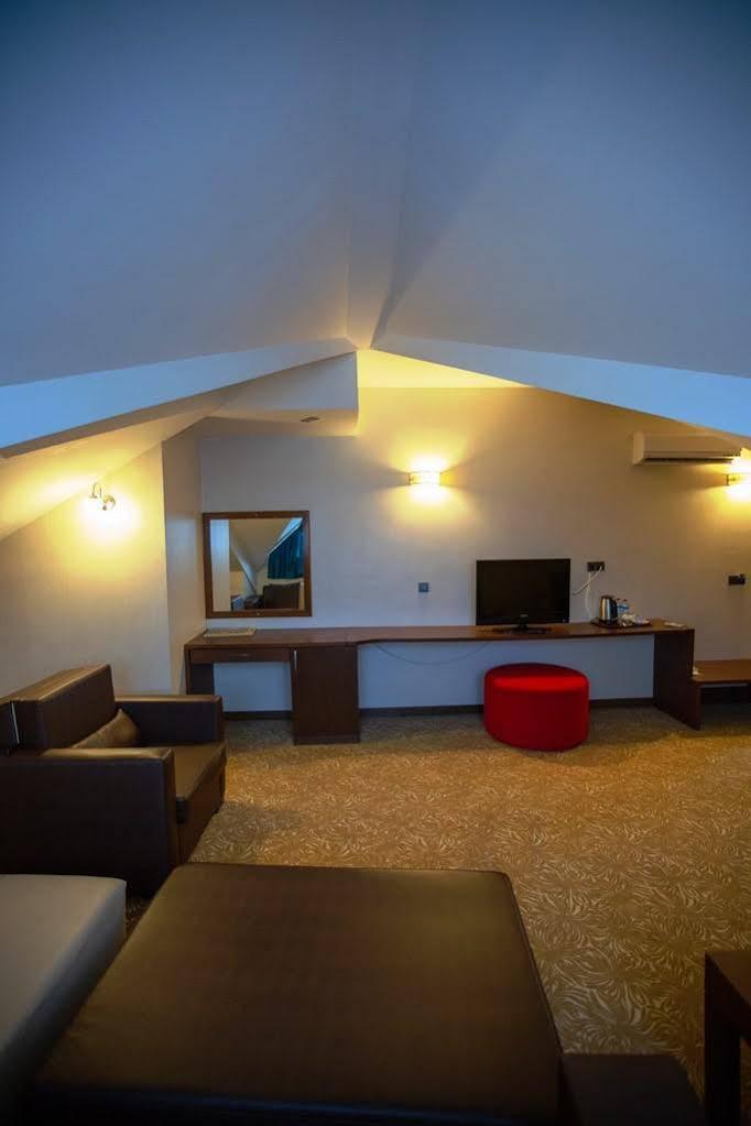 Highway Otel Elmalık Εξωτερικό φωτογραφία