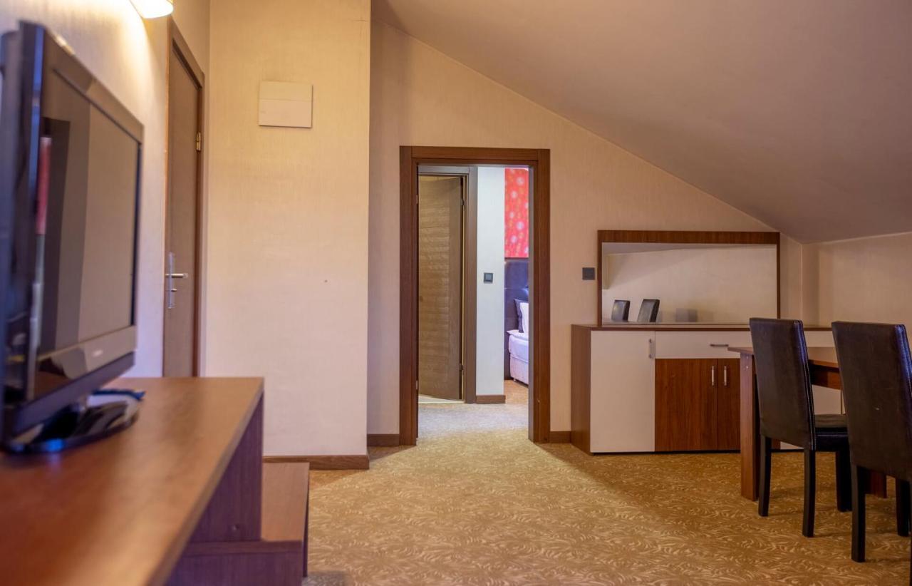 Highway Otel Elmalık Εξωτερικό φωτογραφία