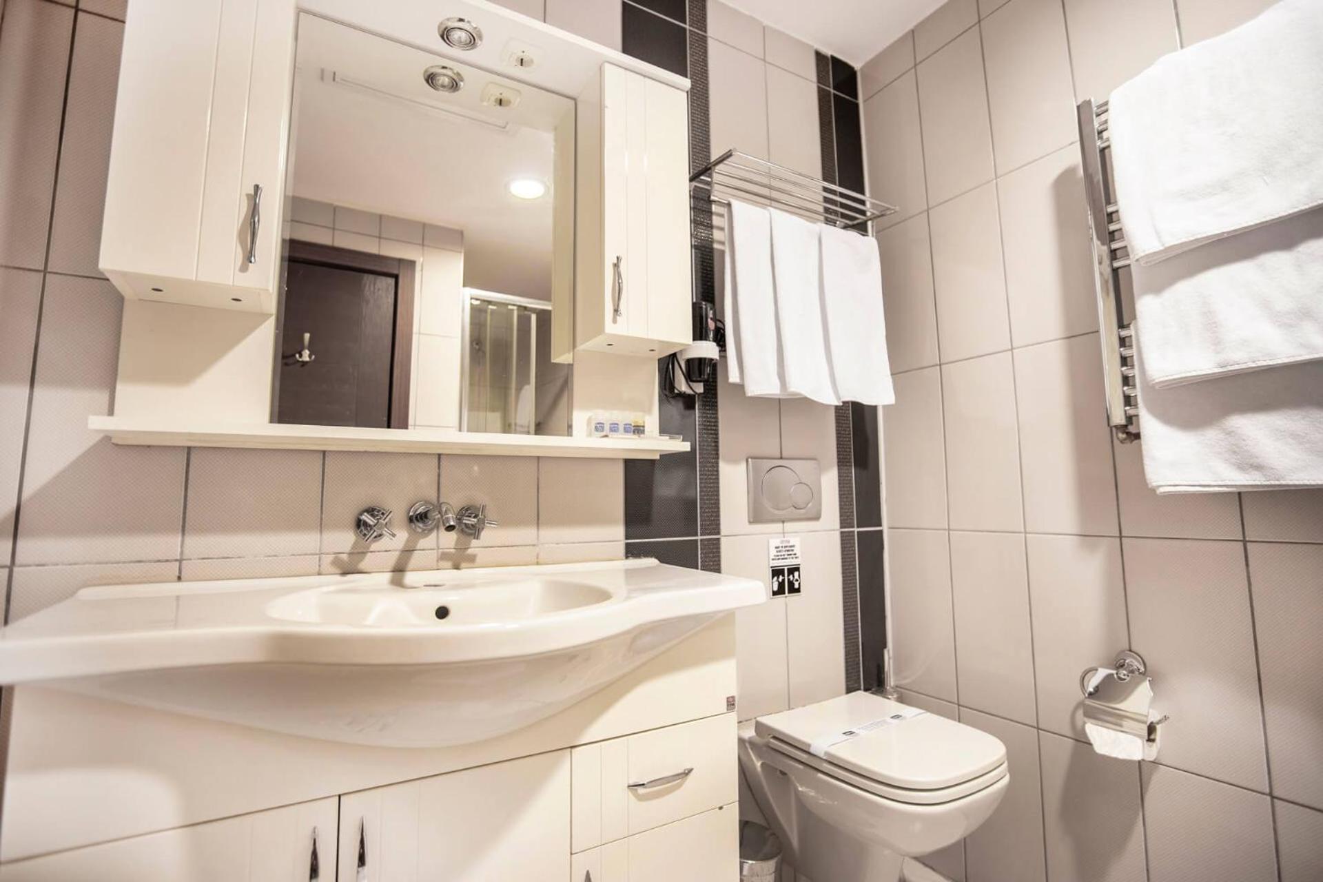 Highway Otel Elmalık Εξωτερικό φωτογραφία
