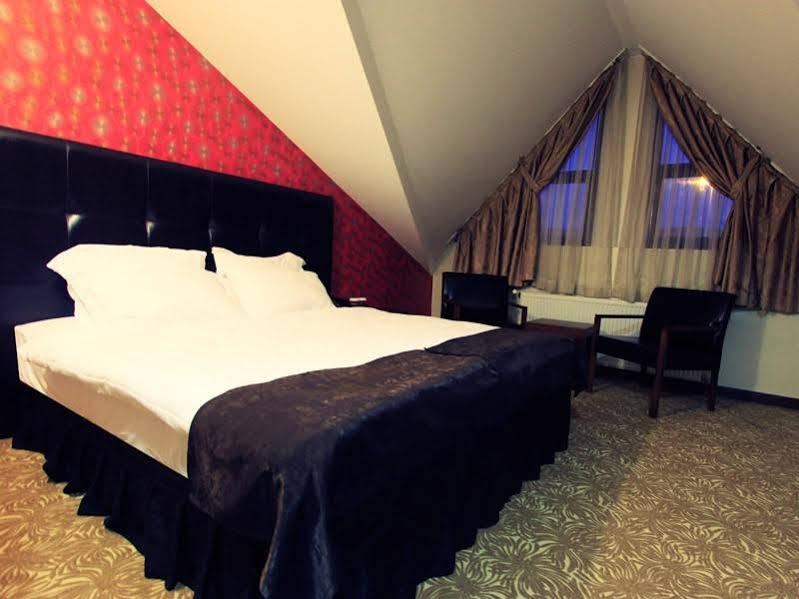 Highway Otel Elmalık Εξωτερικό φωτογραφία