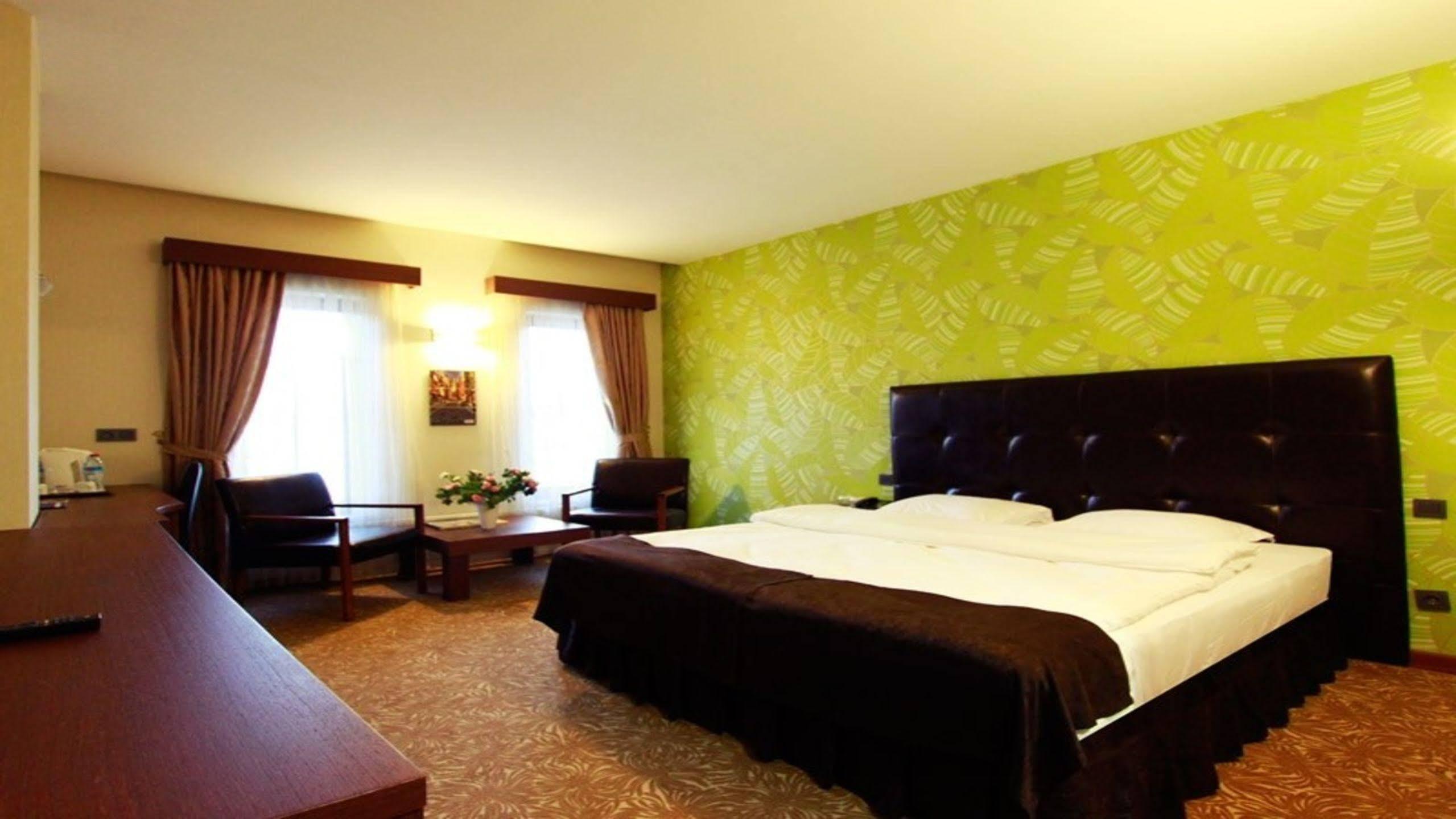 Highway Otel Elmalık Εξωτερικό φωτογραφία